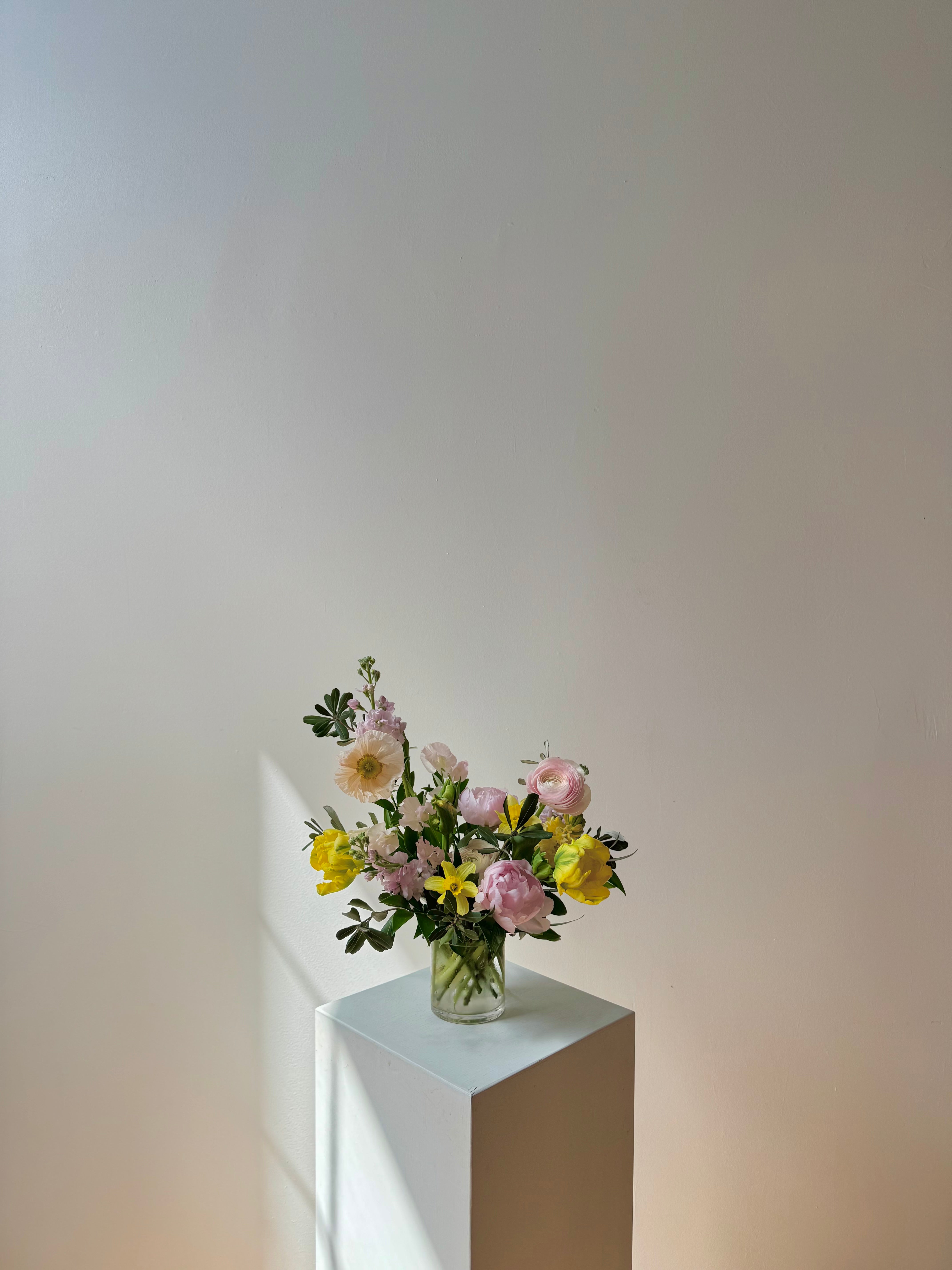 Fresh Flower Arrangement · Clear Glass Vase