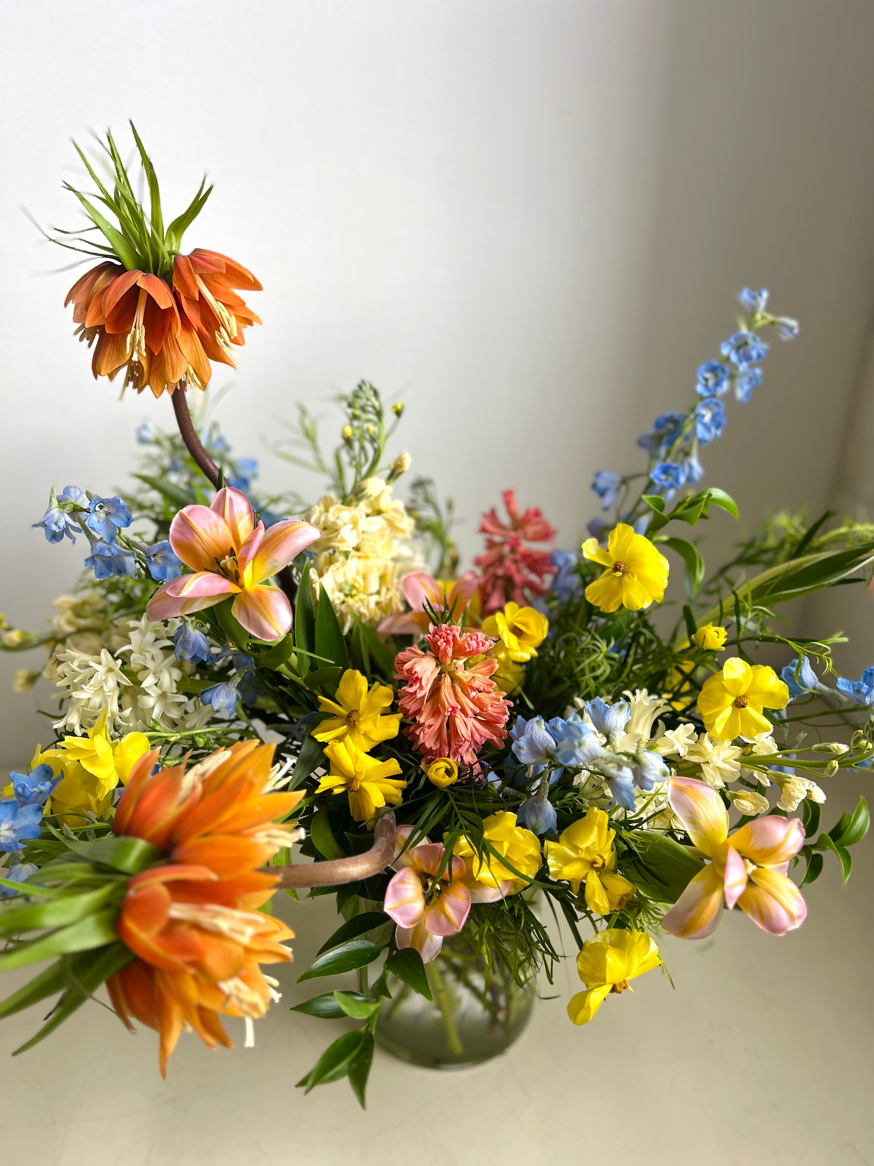 Fresh Flower Arrangement · Clear Glass Vase